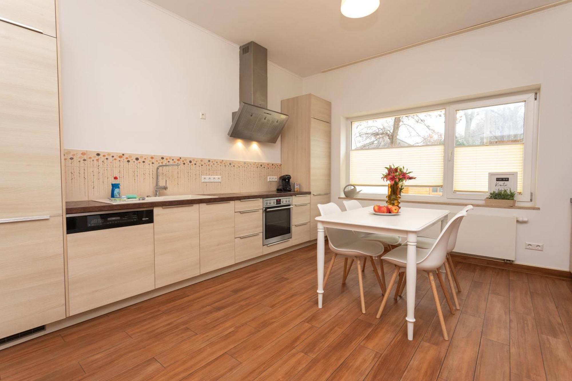 Stadthaus Mit 2 Schlafzimmern & Wohnzimmer Mit Kamin - Kostenloser Privat-Parkplatz Auf Dem Grundstueck Leipzig Eksteriør bilde