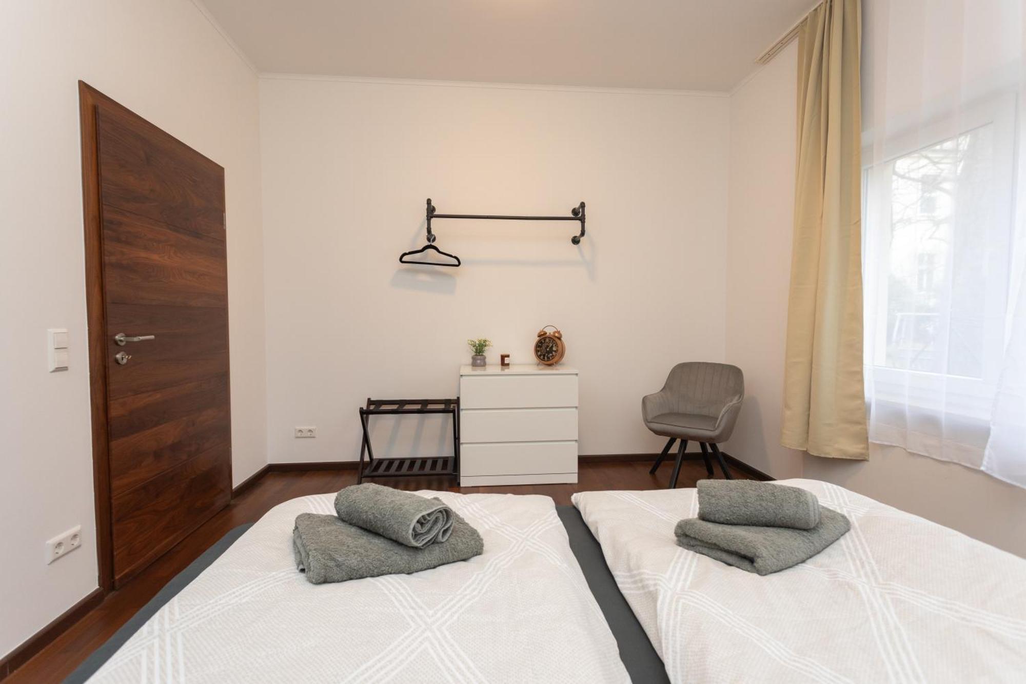 Stadthaus Mit 2 Schlafzimmern & Wohnzimmer Mit Kamin - Kostenloser Privat-Parkplatz Auf Dem Grundstueck Leipzig Eksteriør bilde