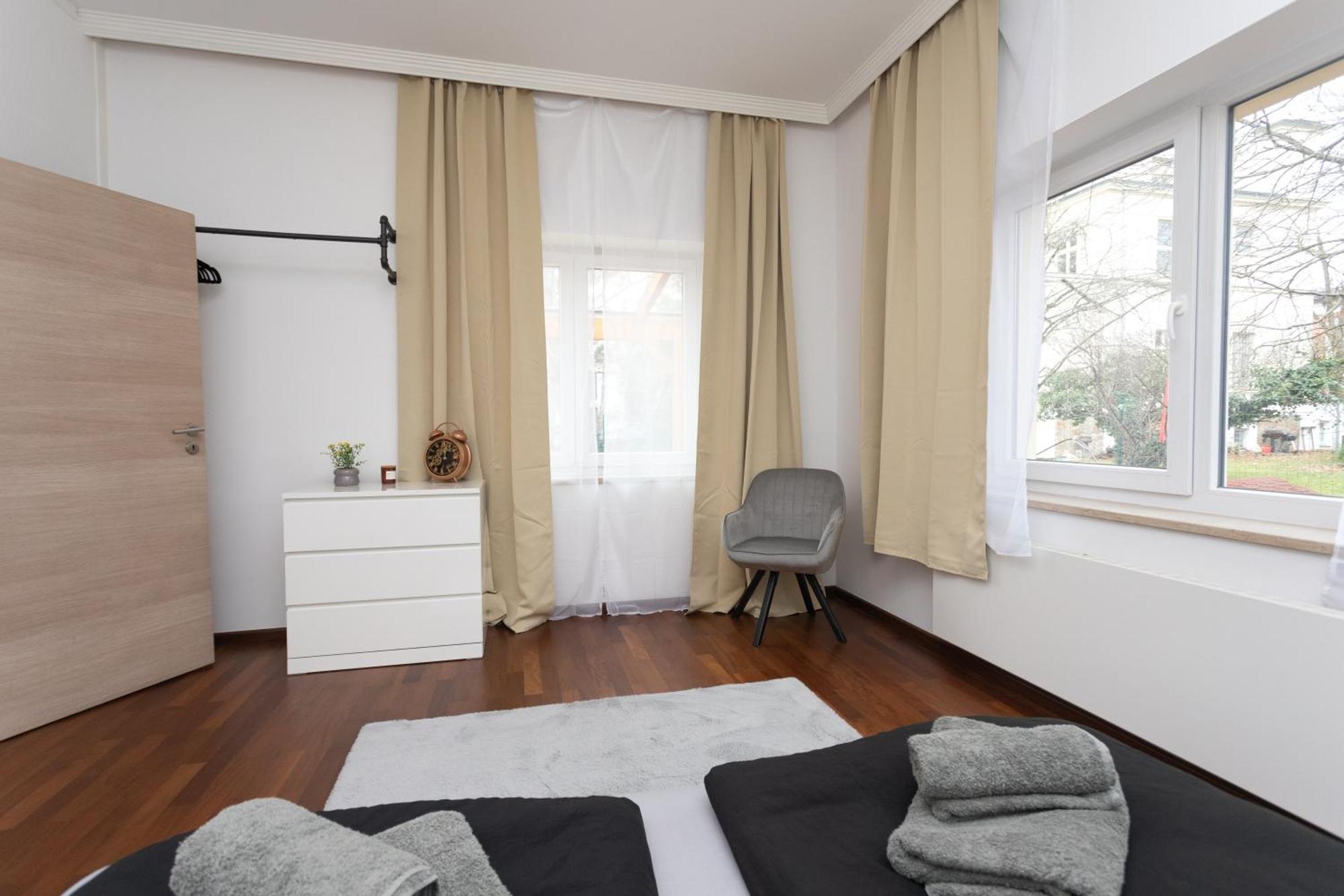 Stadthaus Mit 2 Schlafzimmern & Wohnzimmer Mit Kamin - Kostenloser Privat-Parkplatz Auf Dem Grundstueck Leipzig Eksteriør bilde