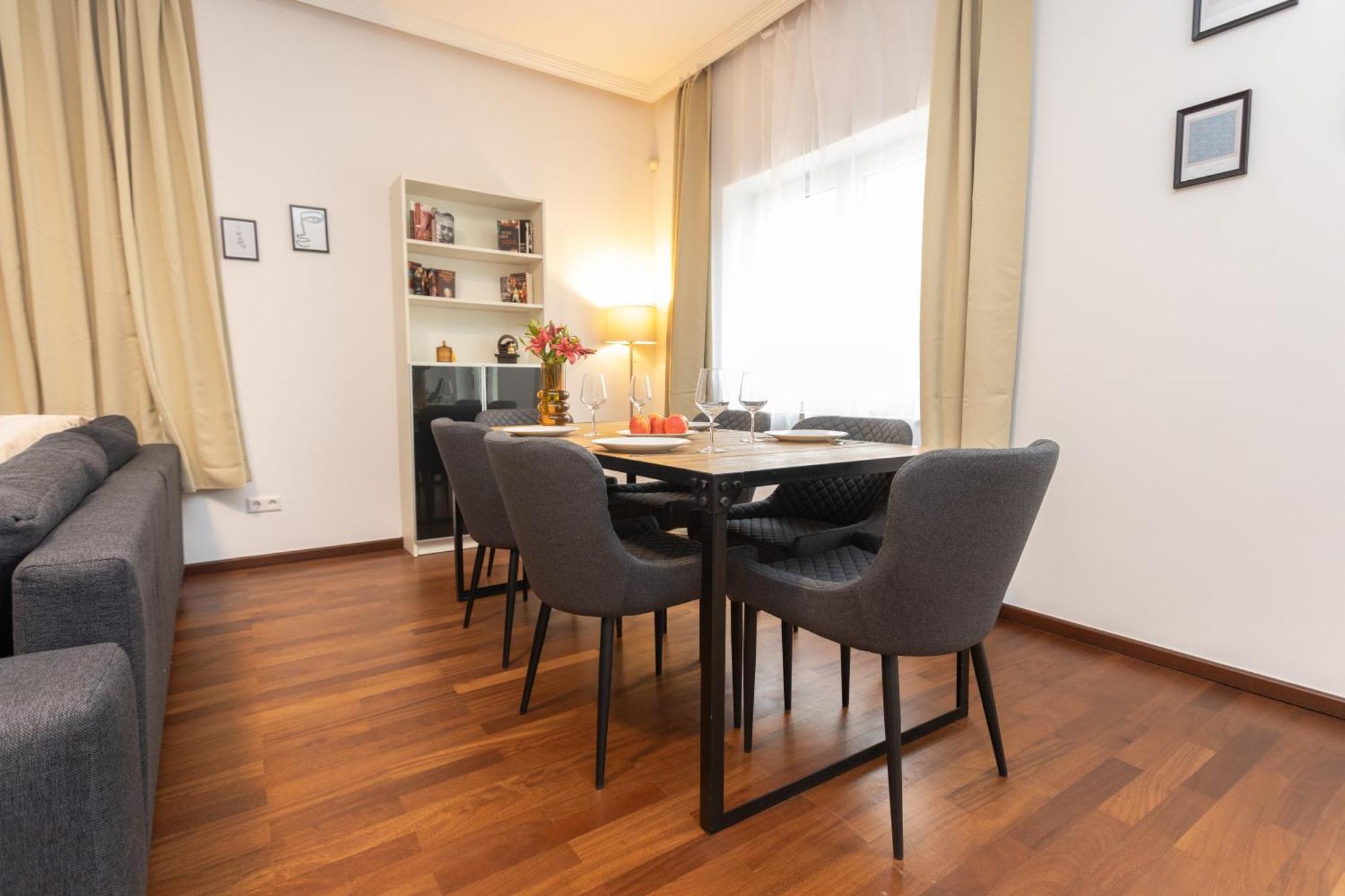 Stadthaus Mit 2 Schlafzimmern & Wohnzimmer Mit Kamin - Kostenloser Privat-Parkplatz Auf Dem Grundstueck Leipzig Eksteriør bilde